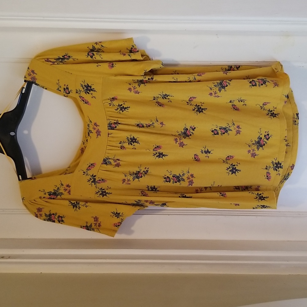 Lucky Brand size medium square neck floral Flutter Sleeve Womens Top Blouse EUC